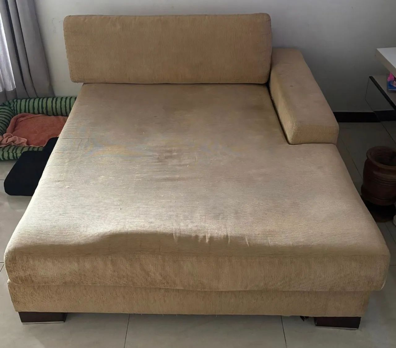 Sofá bege com chaise - Foto 3