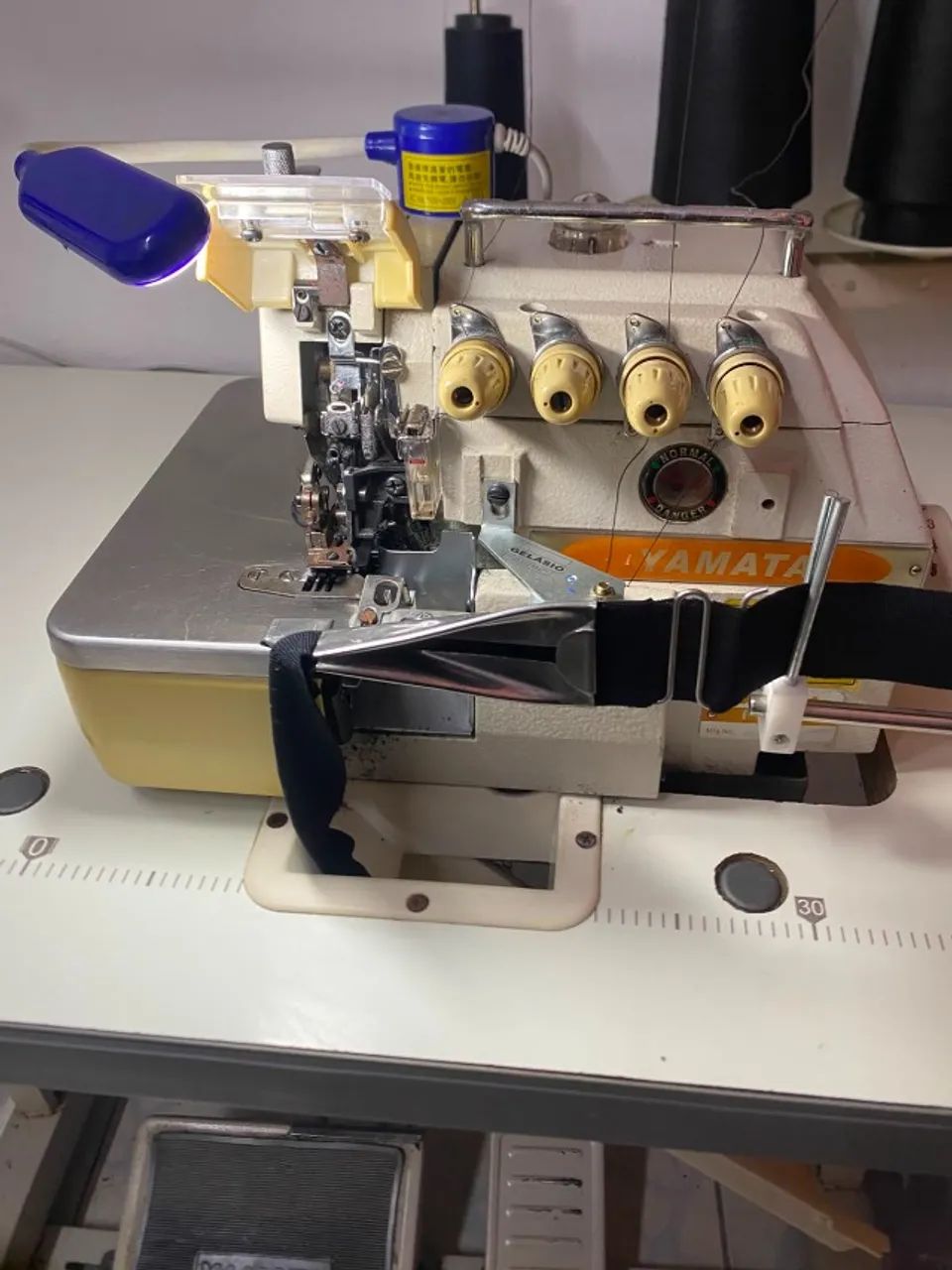 Máquina de costura interlock - overlock
