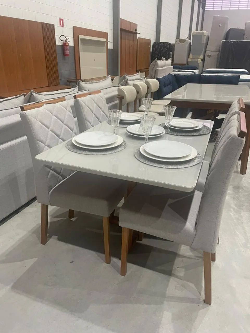 MESA DE JANTAR COM 4 CADEIRAS (NOVA)