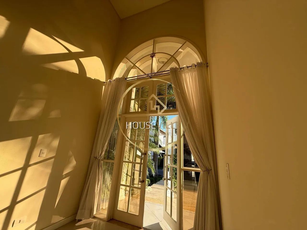 Casa Sobrado, 4 Dormitórios ( 4 suítes), Piscina, Jacareí. - Foto 4