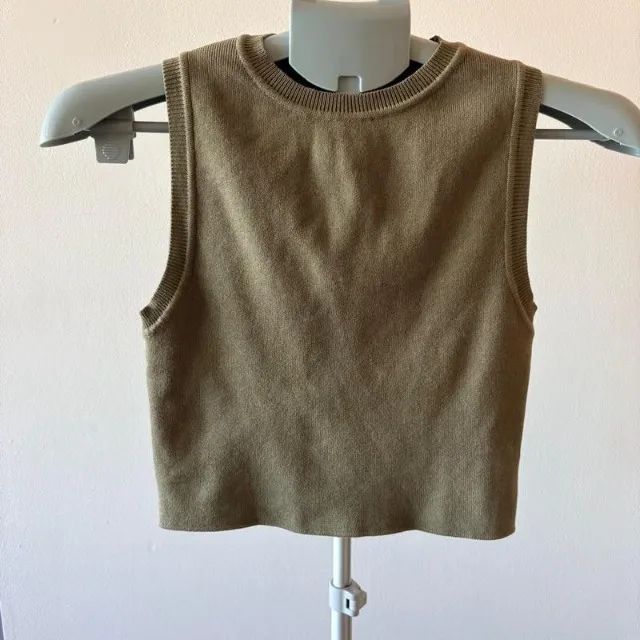 top canelado verde militar zara