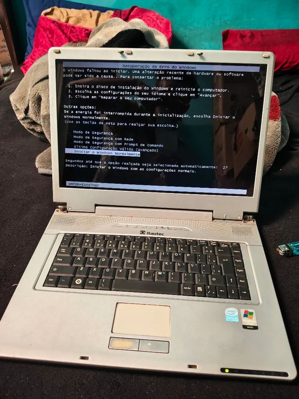 Notebook Itautec para concerto ou retirada de peças