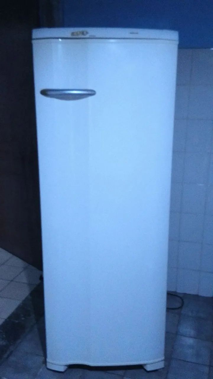 Gelad Electrolux 350LTS degelo fácil - R$850,00 Semi Nova, gela muito bem - *
