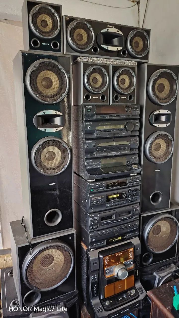 Caixas de som Sony home theater.