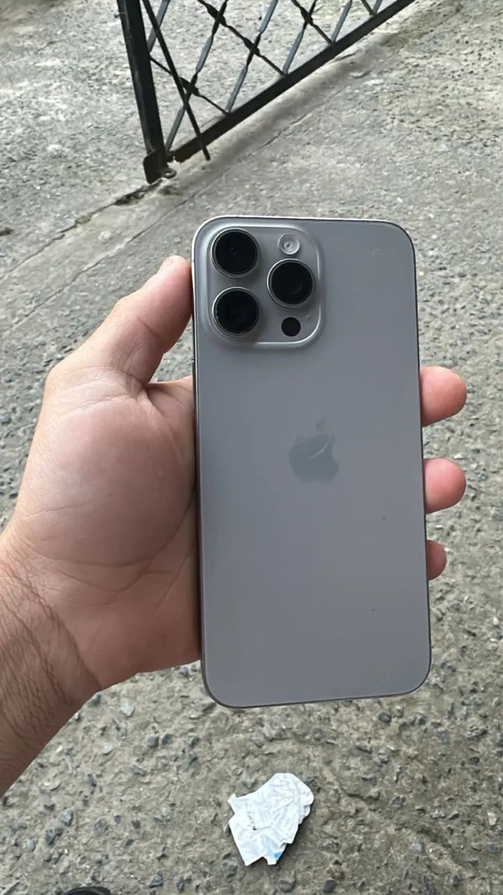 Vendo ou troco iPhone 15 pro Max 