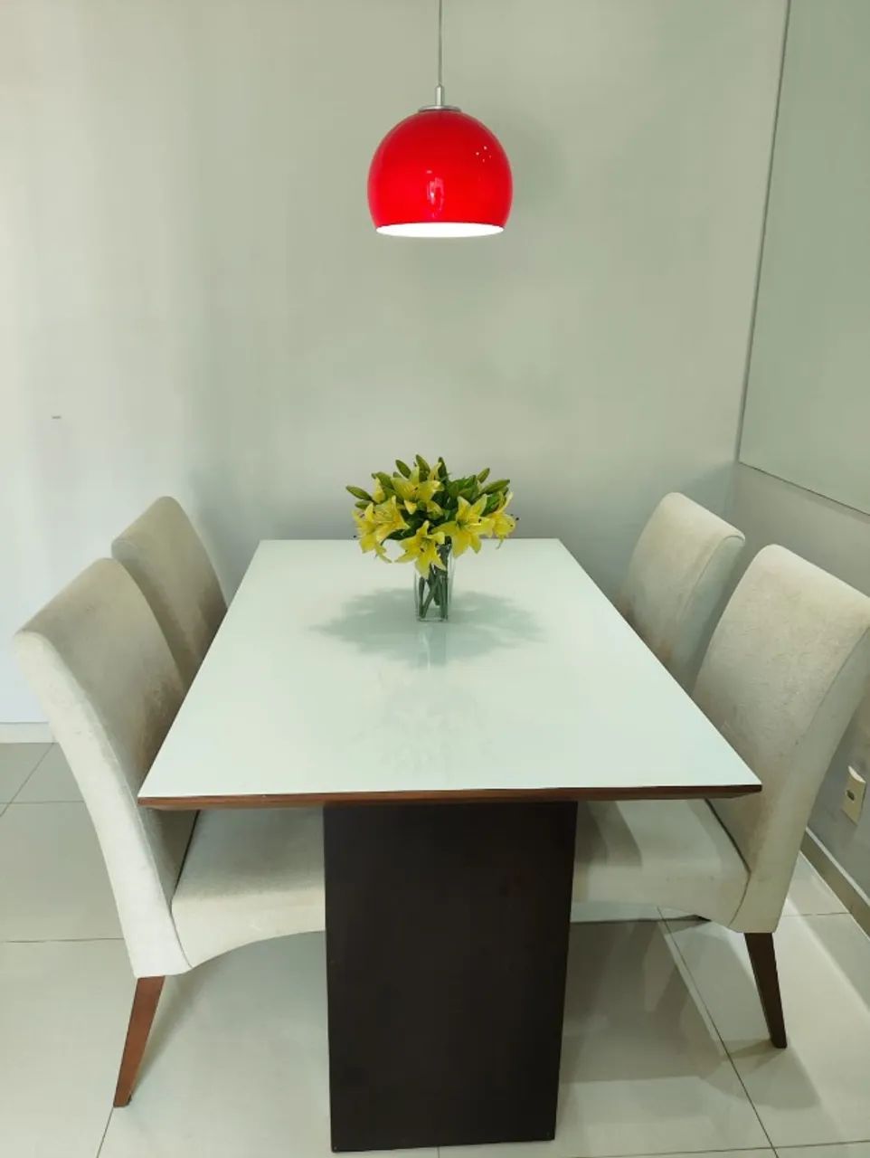 MESA DE JANTAR + 4 CADEIRAS