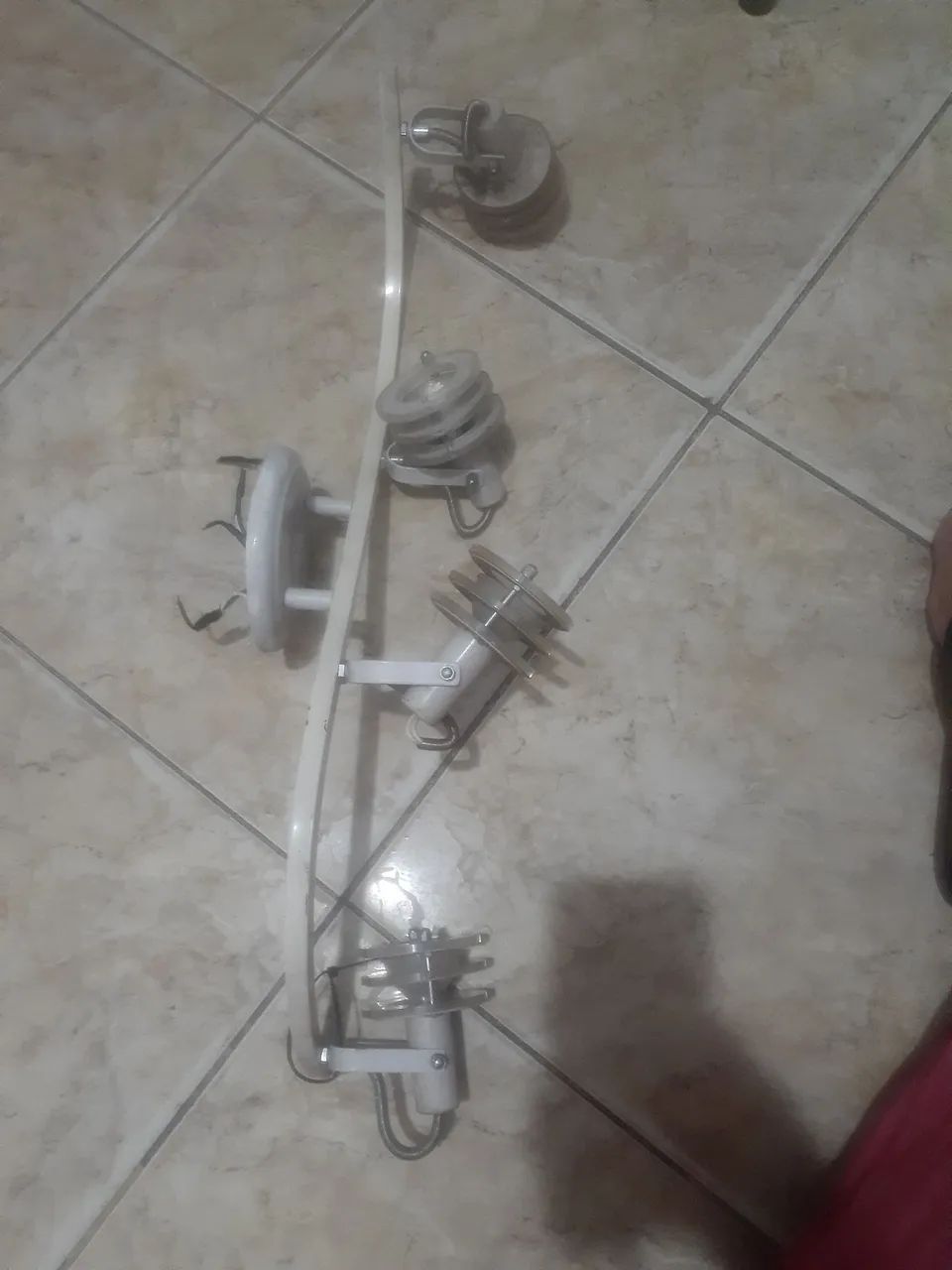  Trilho para iluminação com múltiplos spots. 