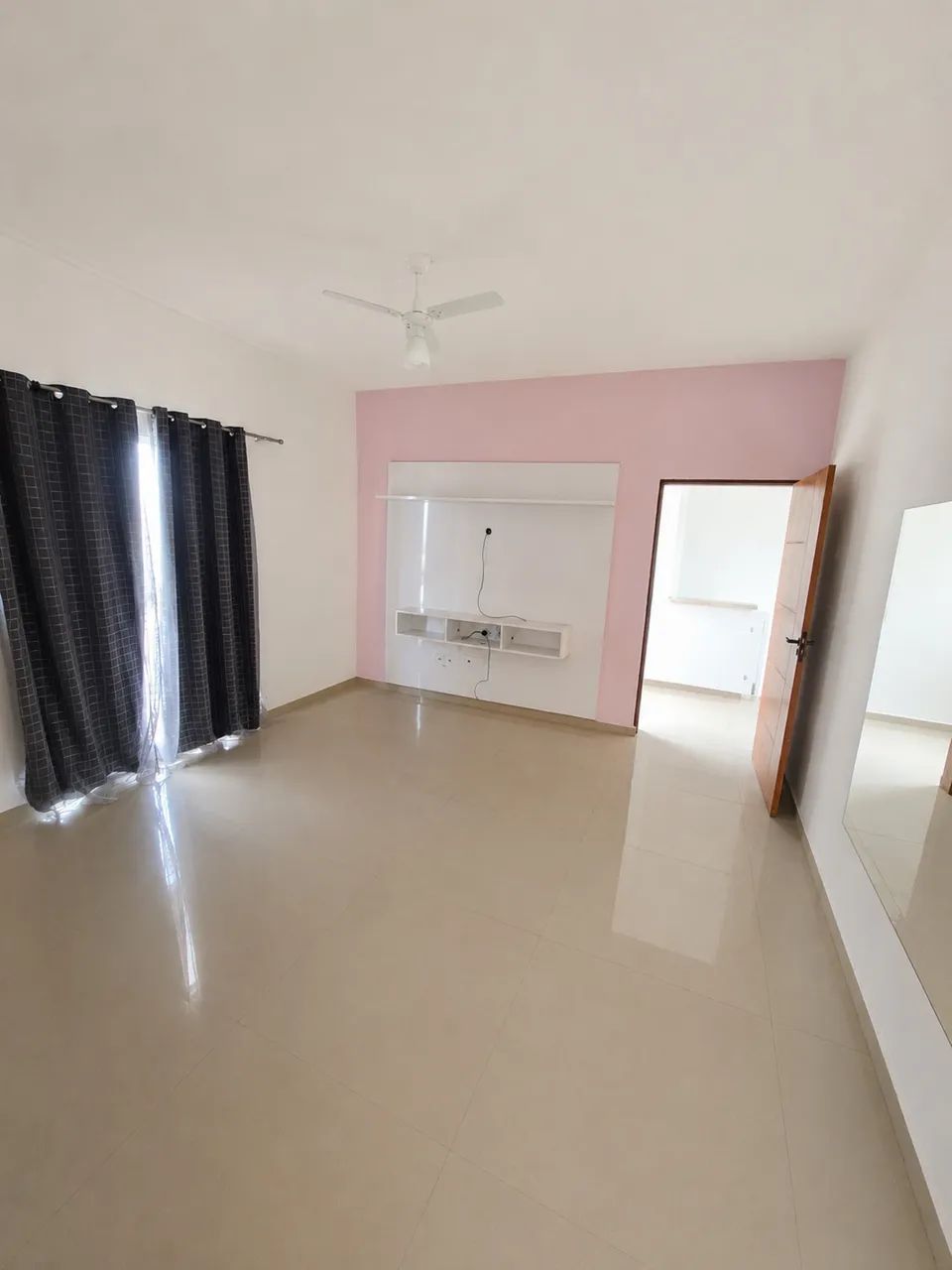Aluga-se sobrado com ótima localização  - Foto 2