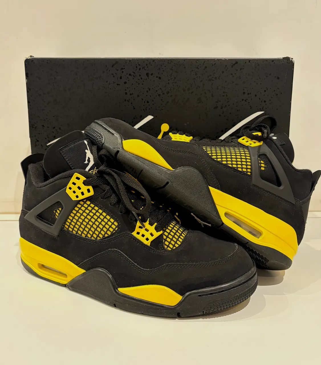 Air Jordan 4 Retro Thunder TAM 41 Black / Tour Yellow - Calçados Air Jordan 4 Retro Thunder TAM 41 Black / Tour Yellow - Calçados