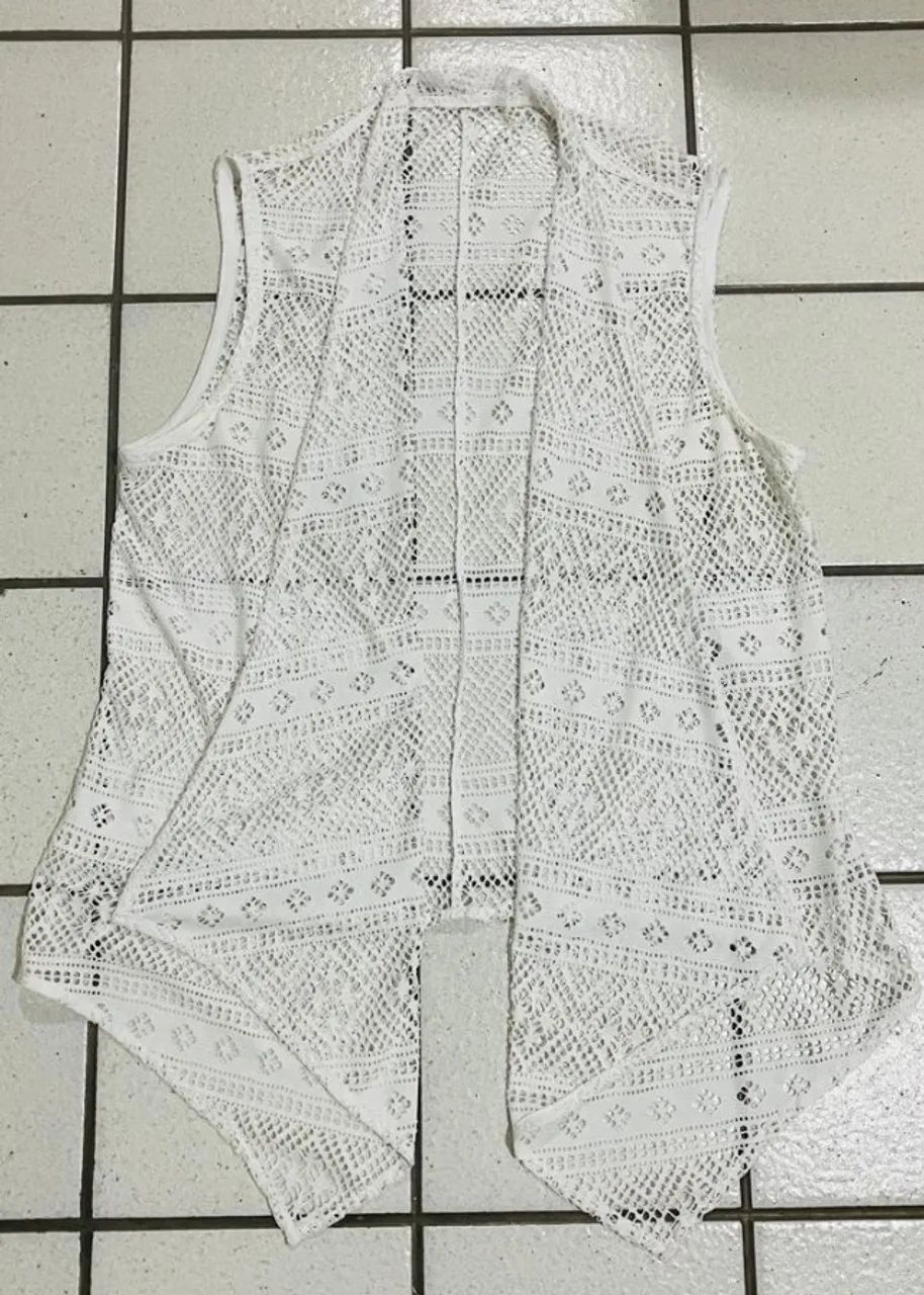 CASACO DE RENDA BRANCO SEM MANGA