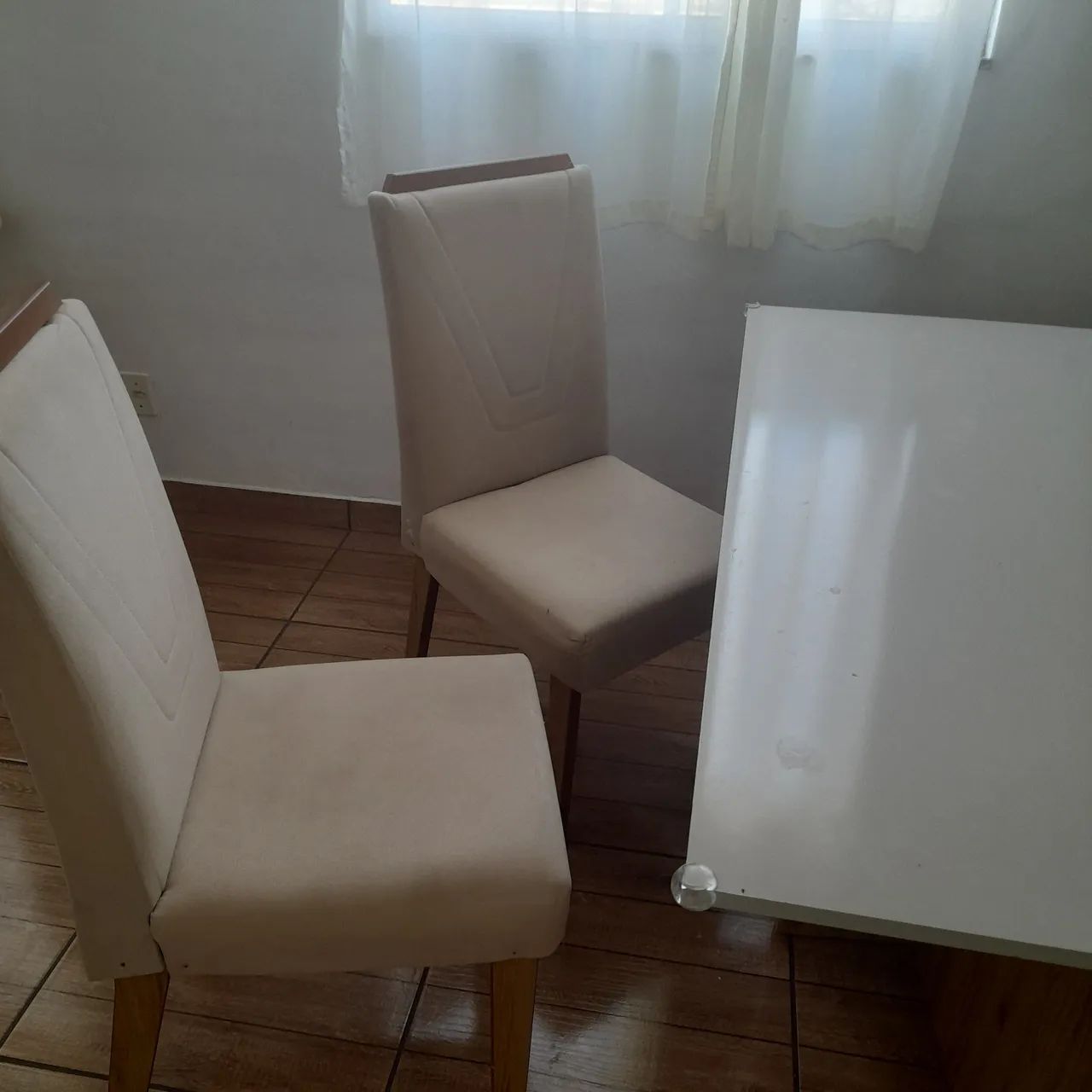 Mesa com quatro cadeiras - Foto 2