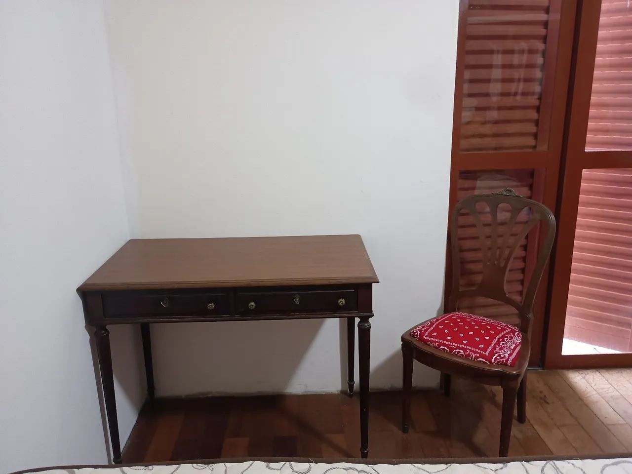 Escrivaninha com cadeira - Foto 4