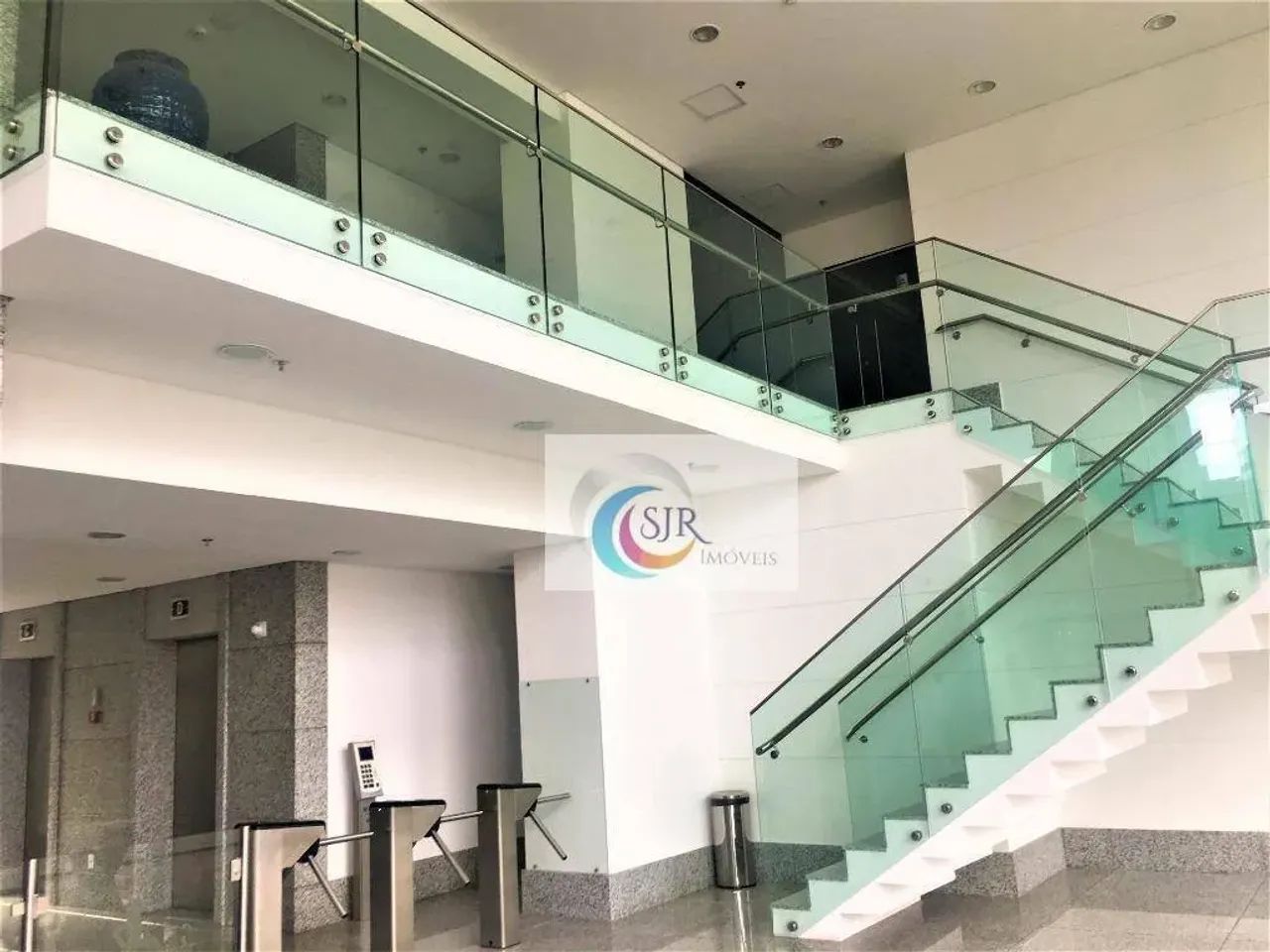 Conjunto comercial com 192m² em vão livre com 5 vagas de garagem! - Foto 10