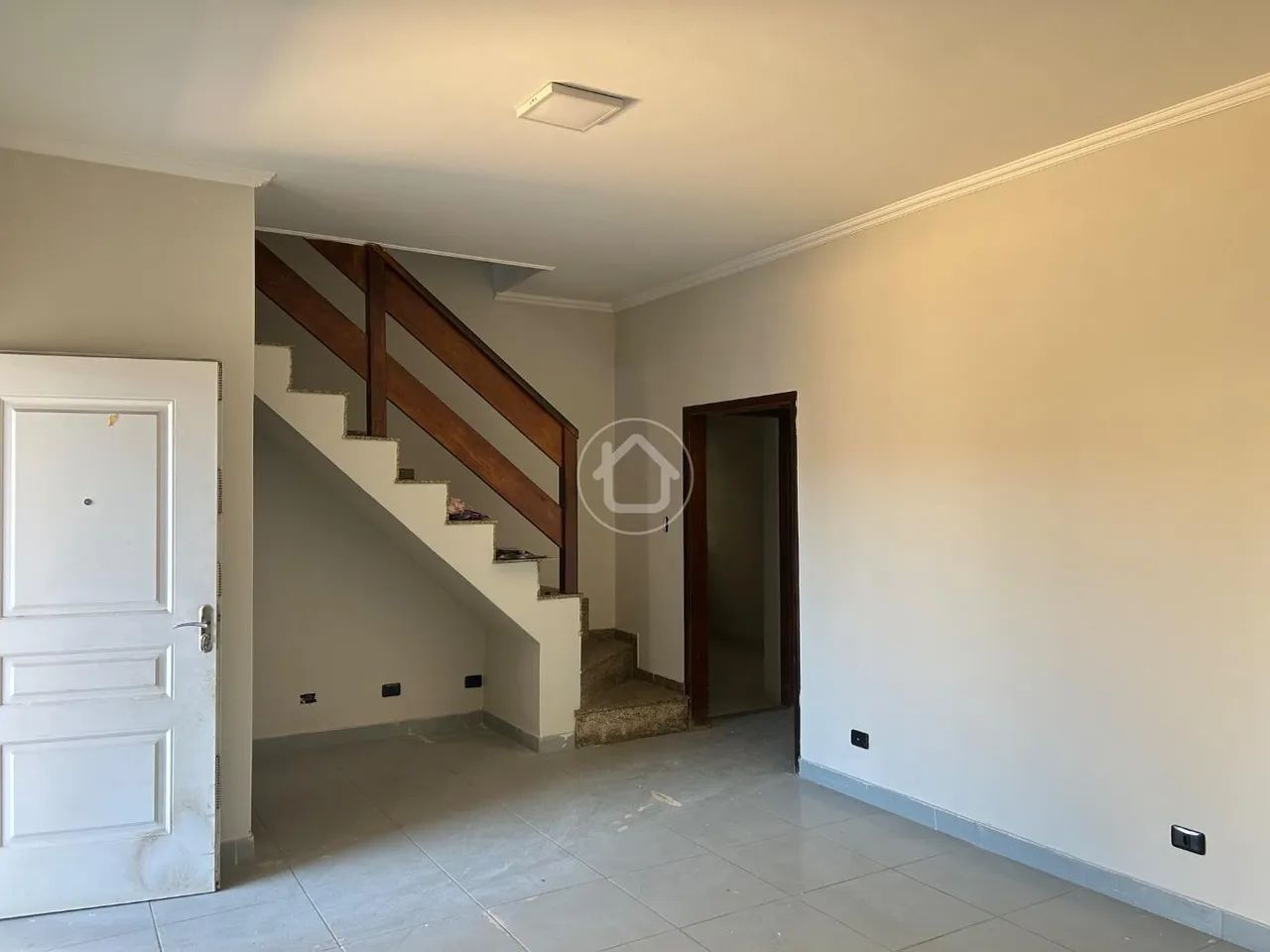 SOBRADO SUPER ESPAÇOSO COM EDICULA - Foto 4