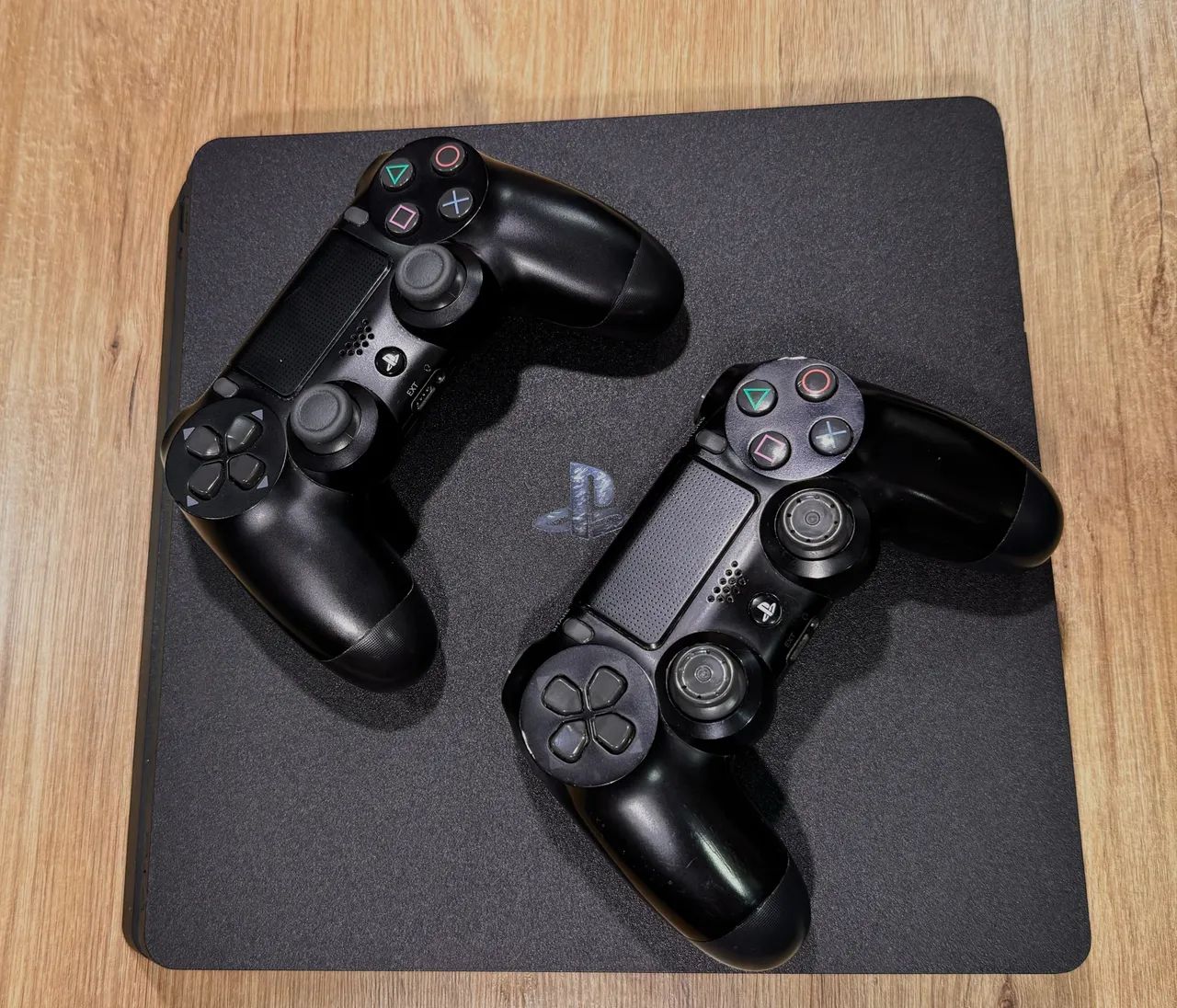 PS4 Slim 1TB + 2 Controles + 7 Jogos - Foto 3