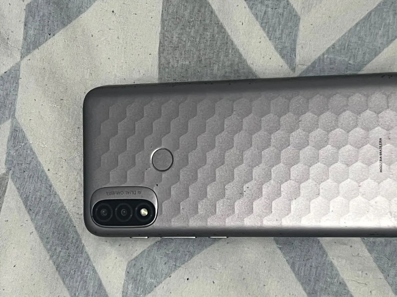 Celular moto e20 para venda com tudo ok