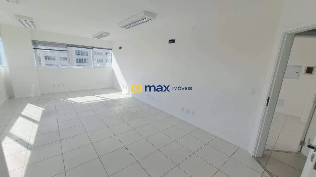 Sala Comercial com 33,94 m² e 1 Vaga de Garagem, bairro Centro, Itajaí - Foto 3