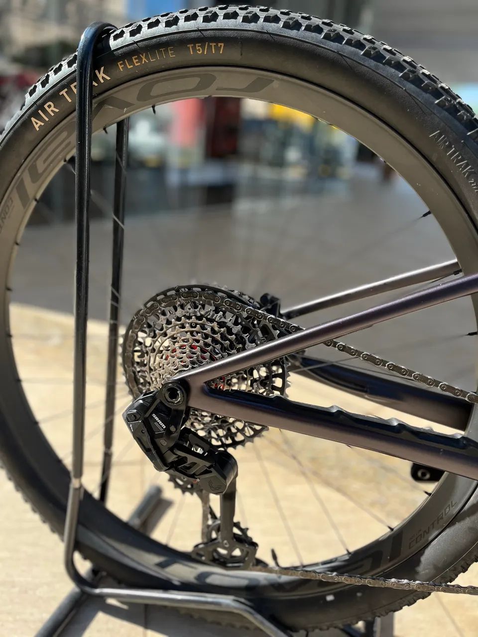 Bicicleta Epic 8 Full c/ muito Upgrade Tam M  - Foto 4