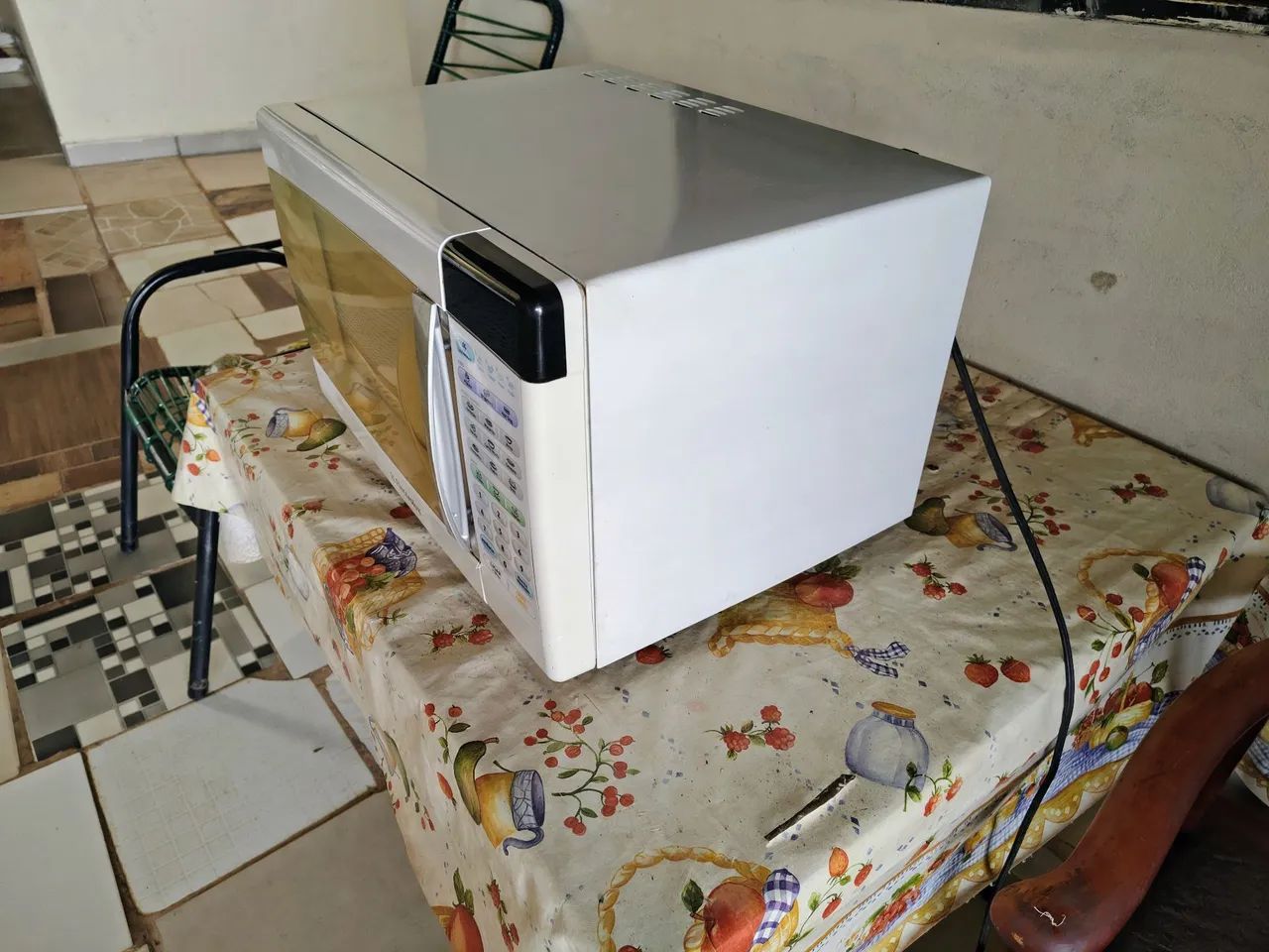 Microondas 28l usado - Foto 3
