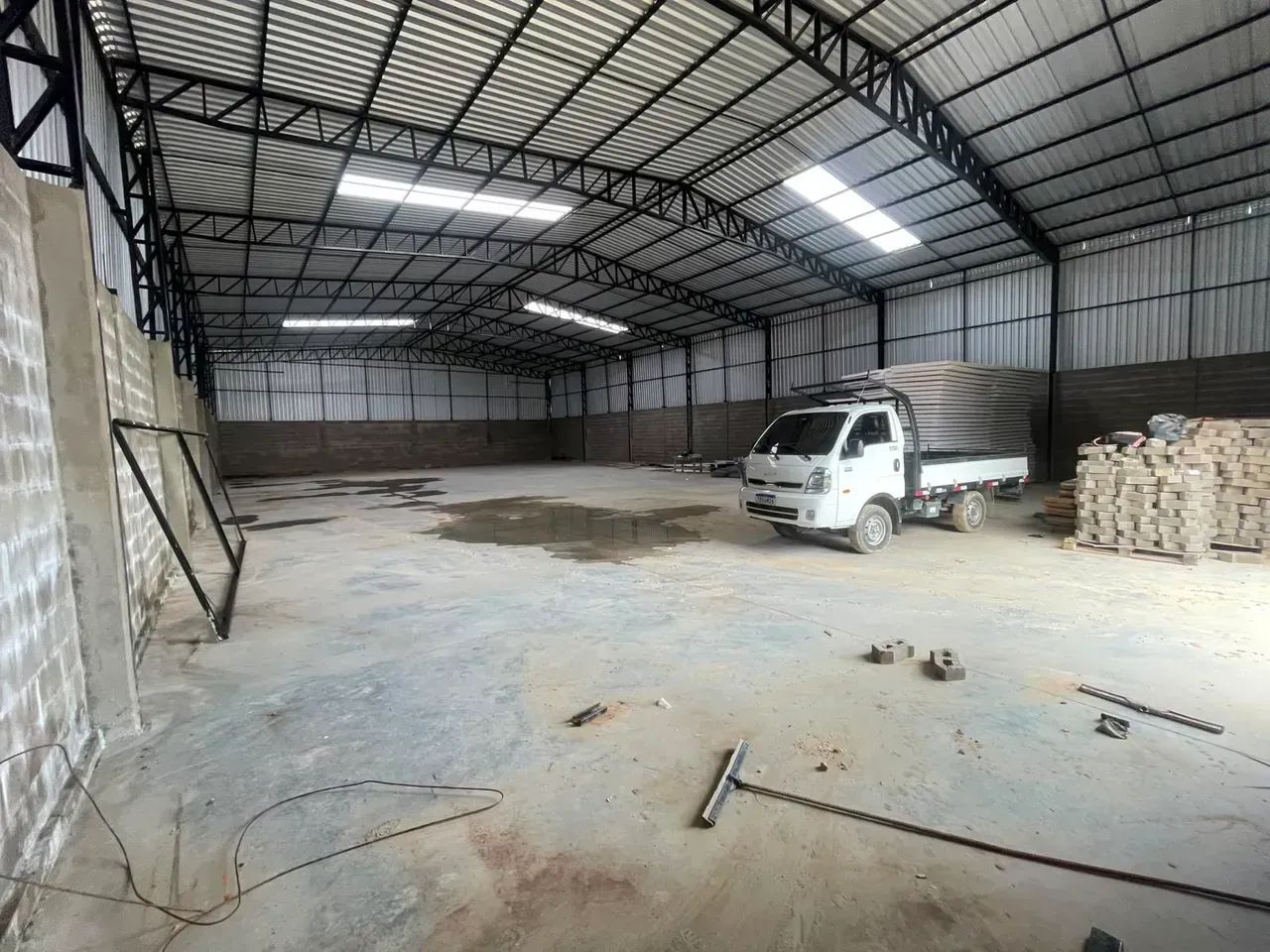 ALUGO GALPÃO COM 700 M2 E PÁTIO NOVO 700 M2 - Foto 5
