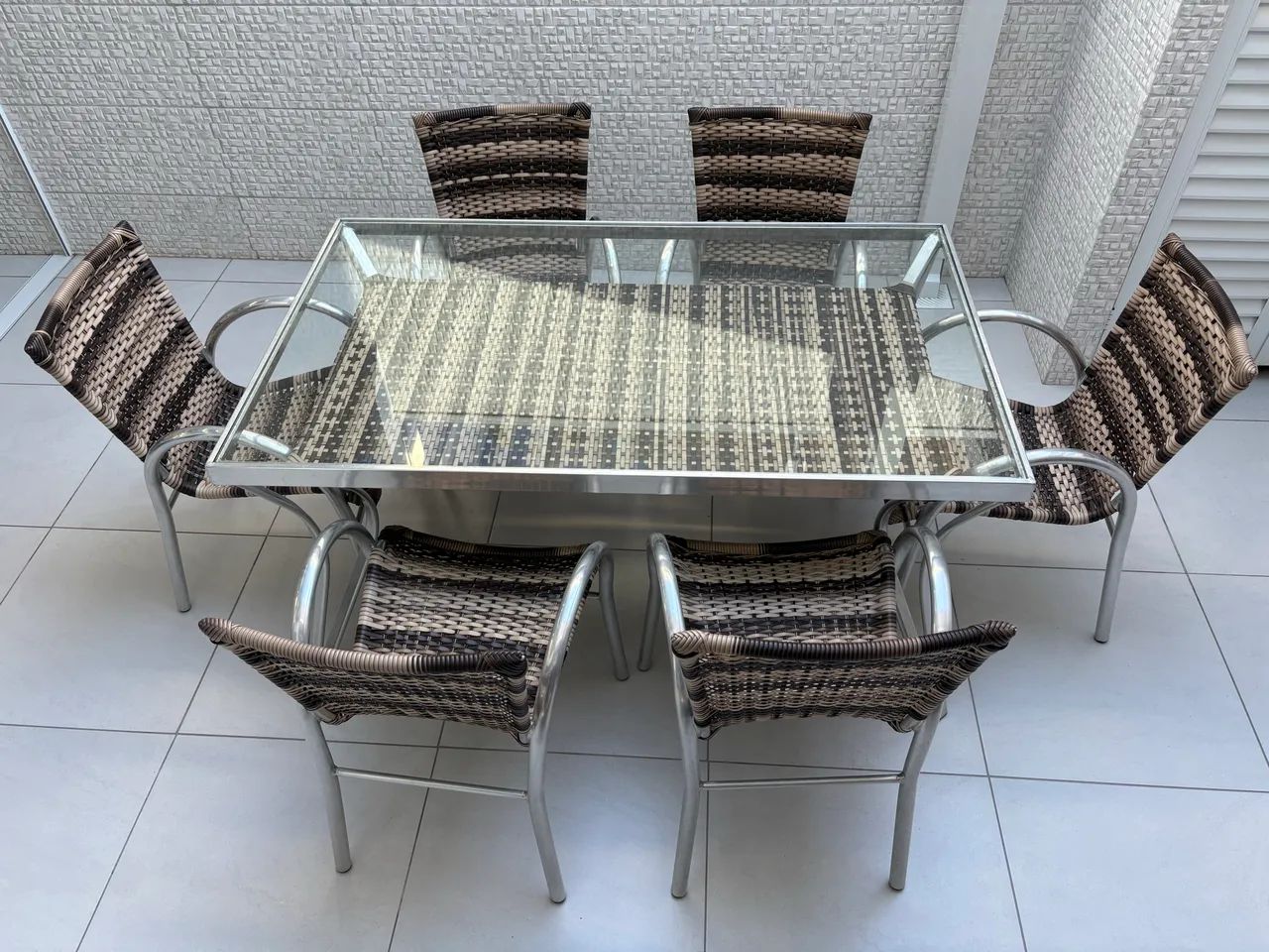 Mesa em alumínio e vidro com 6 cadeiras - Foto 3