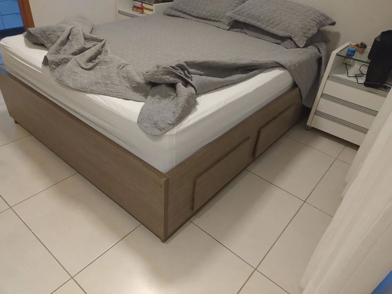 Cama de Casal com 4 Gavetas Integradas (somente a cama)