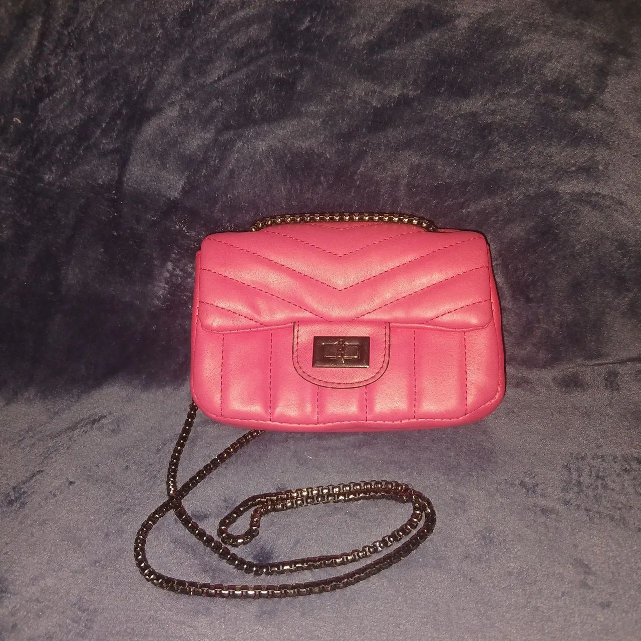 Bolsa rosa com alça ajustável 