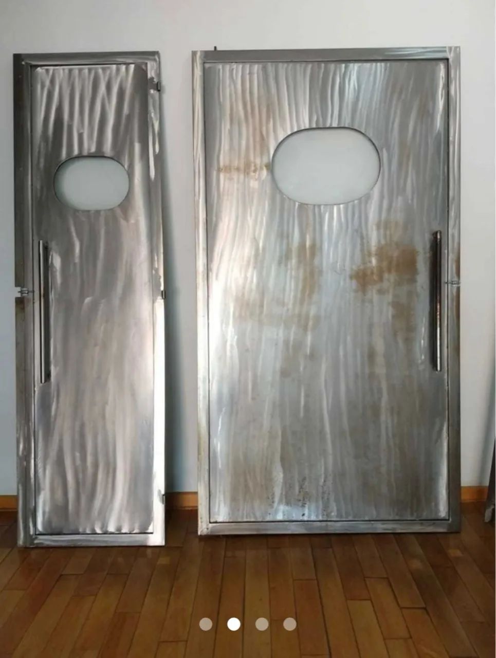 Porta pivotante industrial em aço escovado  - Foto 2