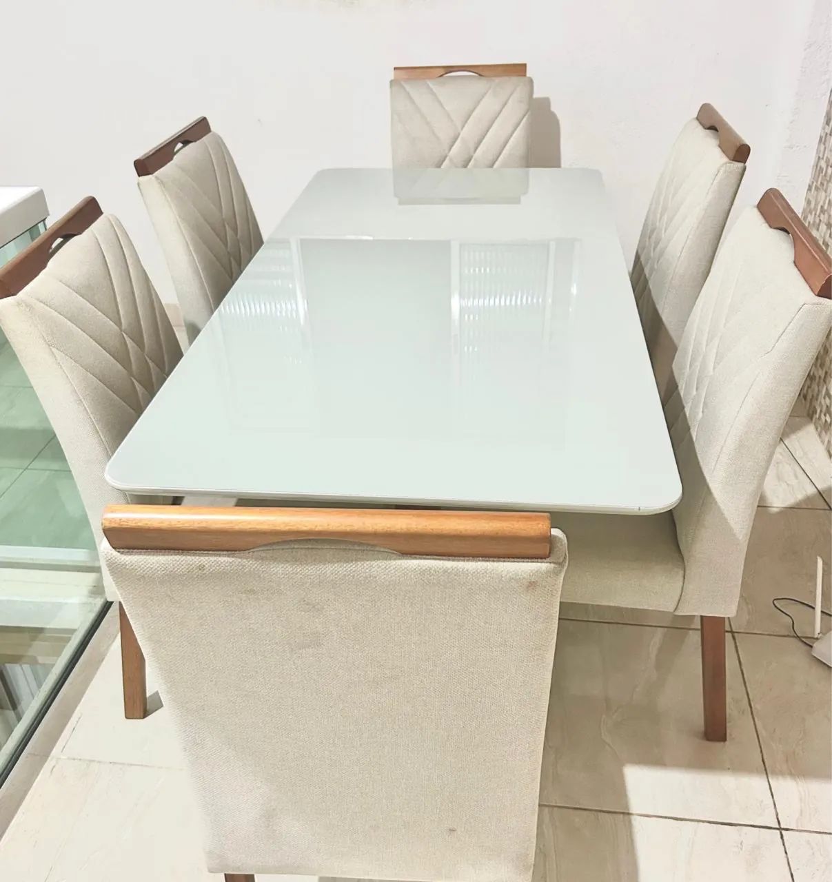 Mesa de jantar de vidro com pés e cadeiras em Madeira Maciça  - Foto 3