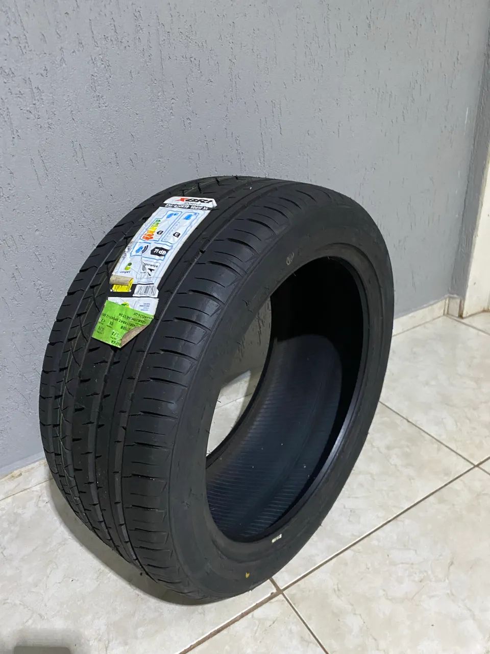 Pneu ARO 19 - novo 275 /40 última unidade  - Foto 3