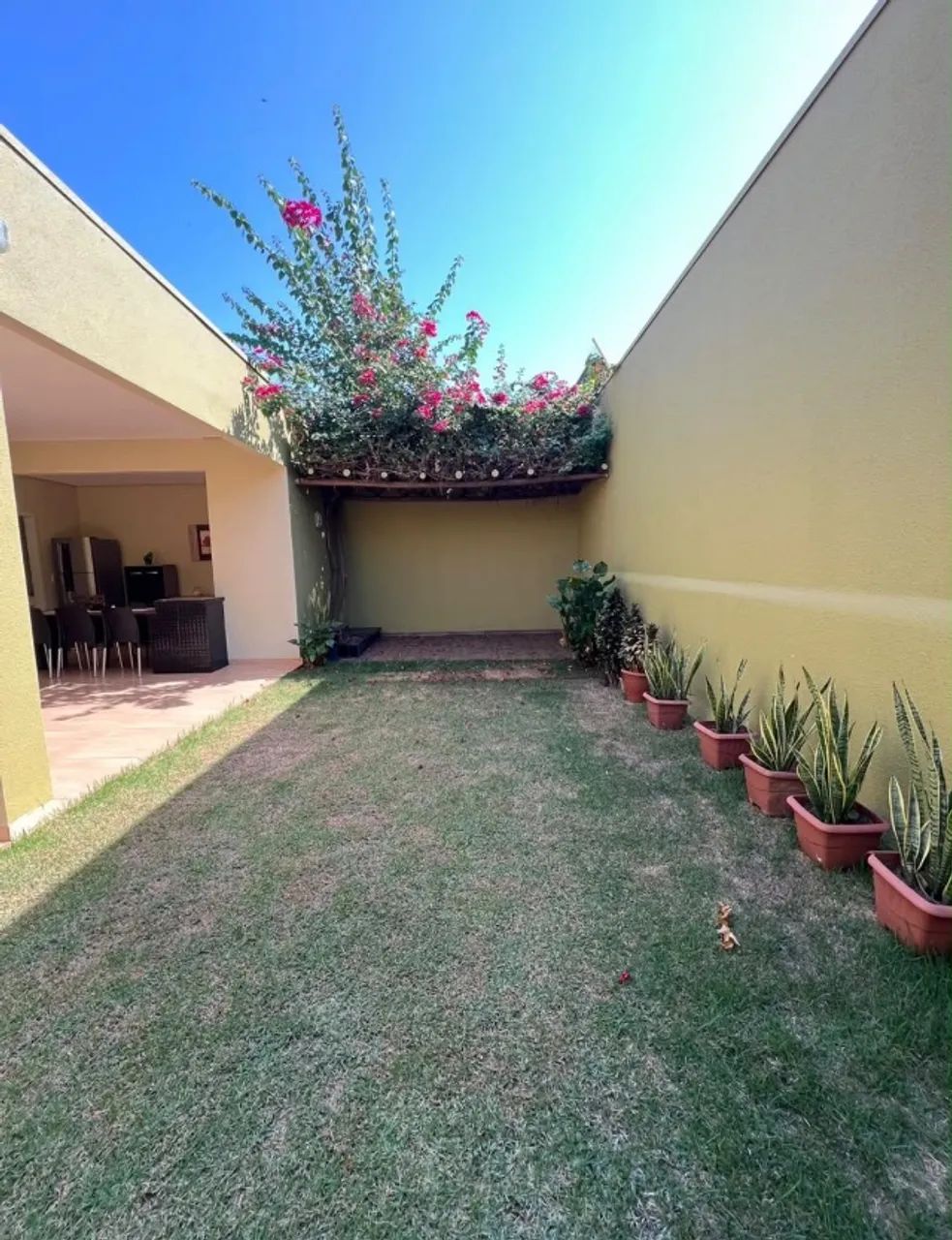 CASA À VENDA NO SETOR PARQUE DO LAGO EM ARAGUAÍNA 