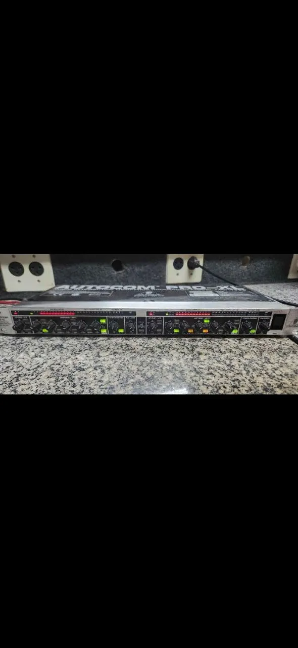 Crossover Behringer Super-X pro cx3400 - Equipamentos e Acessórios