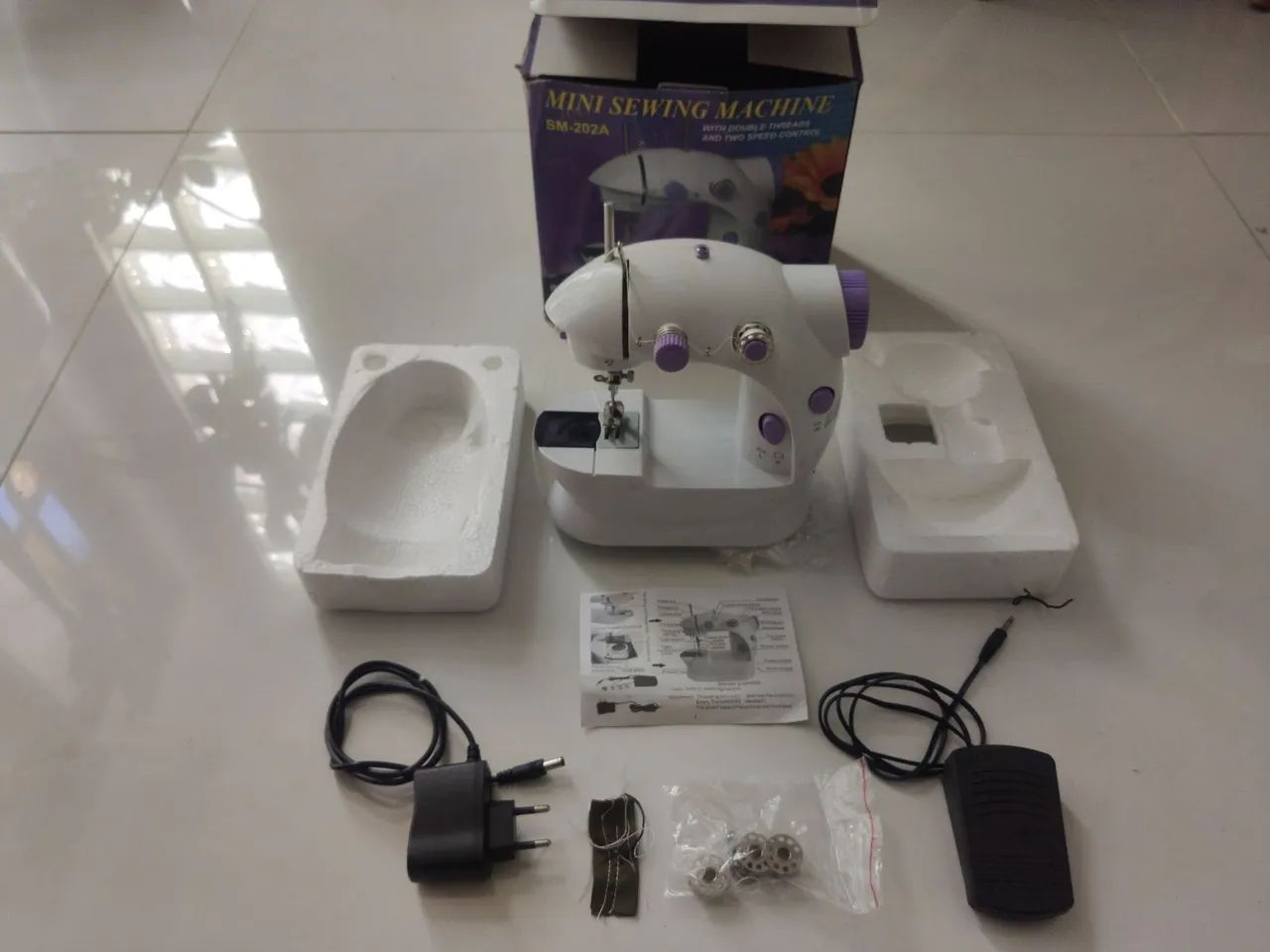Mini máquina de costura SM-202A
