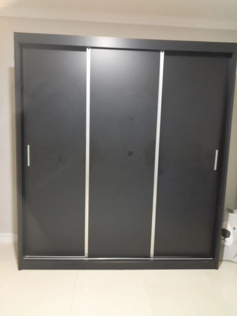 Guarda roupa preto