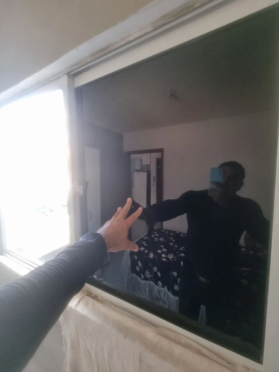 Aplicaçao de películas residencial em portas e janelas  - Foto 5