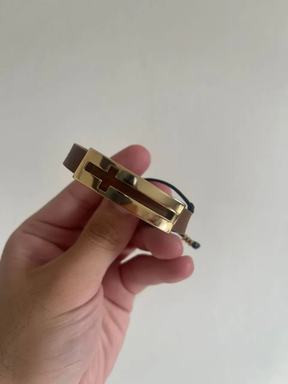 Pulseira couro legítimo,banhado a ouro 18k