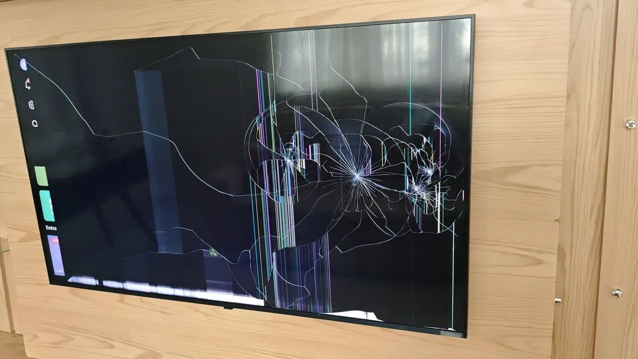 TV LG 50" (Display danificado) 