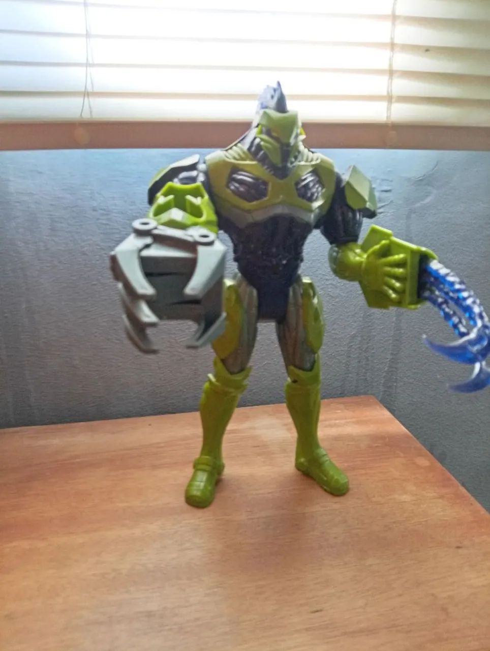 BONZO。advertisingtoy。 Boneco Raro Toxzon Bio Bomba Max steel Mattel Usado - Hobbies e