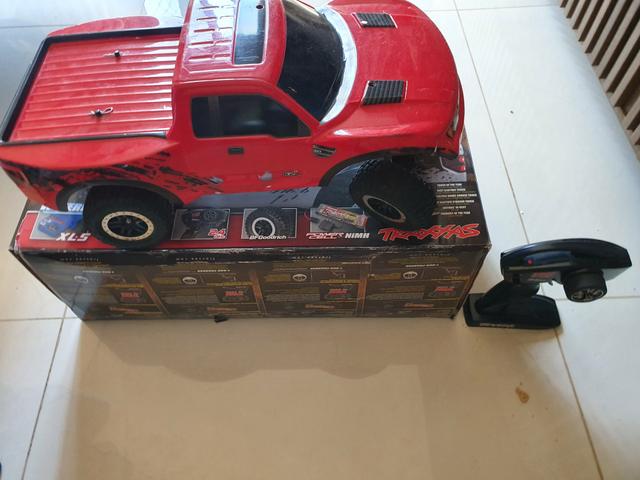 Carro de controle remoto traxxas raptor F150 - Foto 3