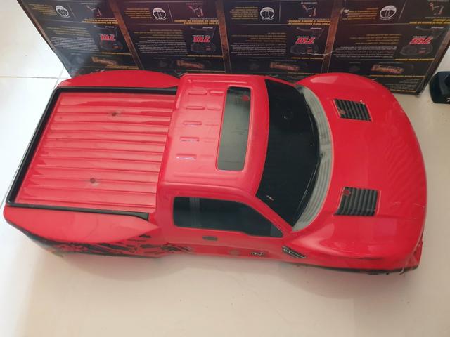 Carro de controle remoto traxxas raptor F150 - Foto 5