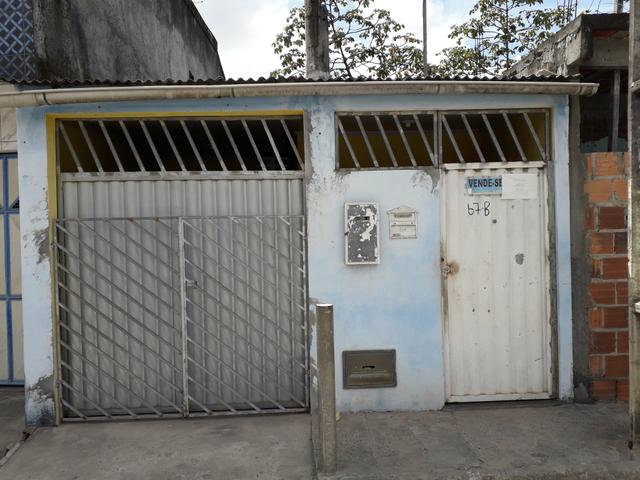 Casa na avenida leste em Camaçari!