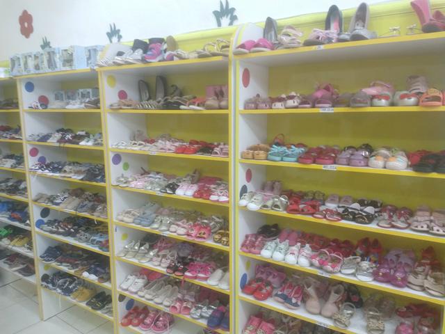 Compre venda ou troque roupas acessórios calçados brinquedos infantis - Foto 5