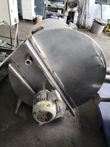 Tanque inox com misturador