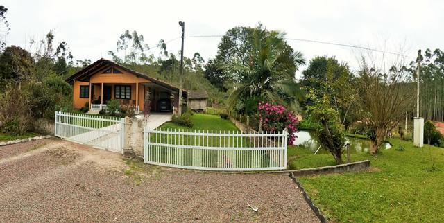 Sítio com área de 85.000m², duas casas. Estuda permuta
