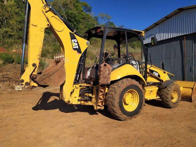 Retroescavadeira Caterpillar 416E