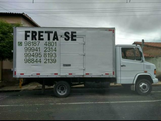 Caminhão baú de fretes mudanças e viagens