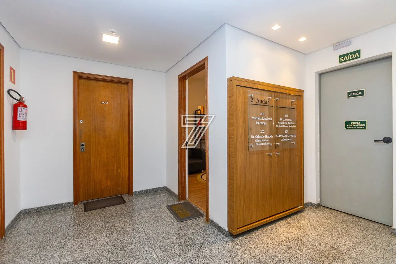 Sala comercial na Rua Emiliano Perneta, no Centro/Batel, com 37m² privativos + vaga de gar - Foto 8