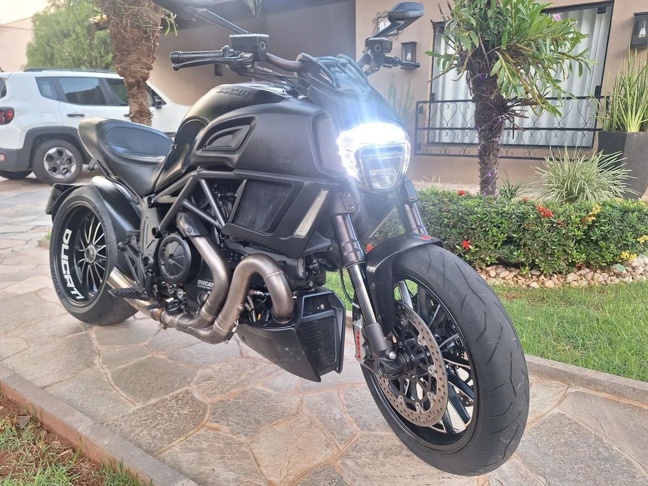 Ducati Diavel Dark 2015 - Impecável - Preta - Aceito Troca - Foto 3