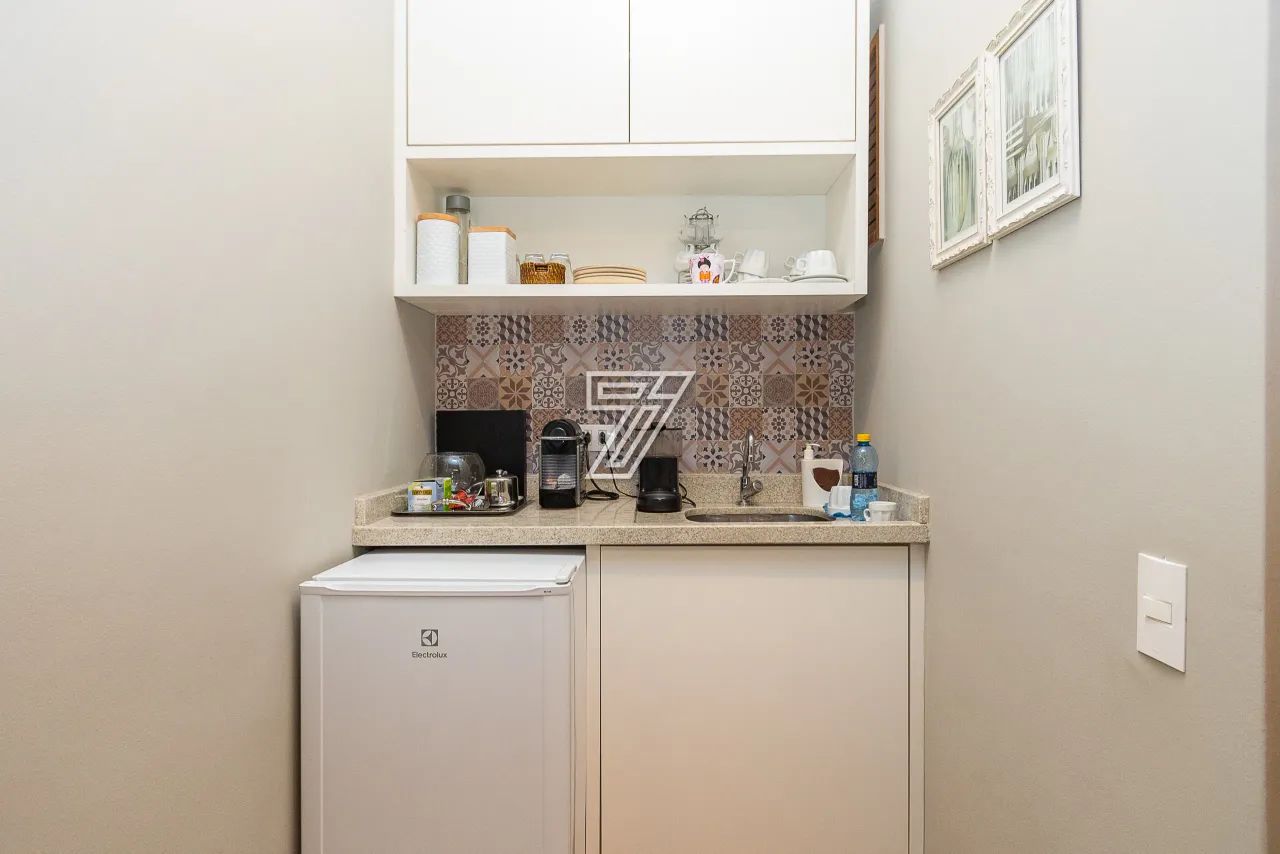 Sala comercial na Rua Emiliano Perneta, no Centro/Batel, com 37m² privativos + vaga de gar - Foto 12