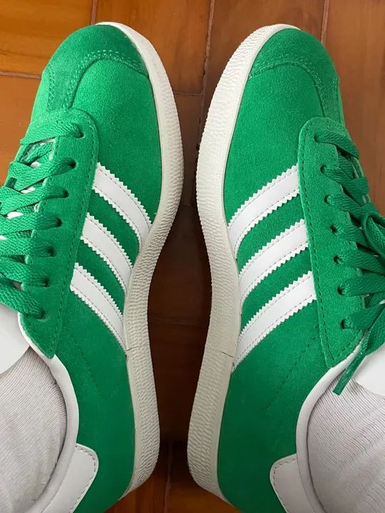 Tênis Adidas Gazelle verde - Foto 3